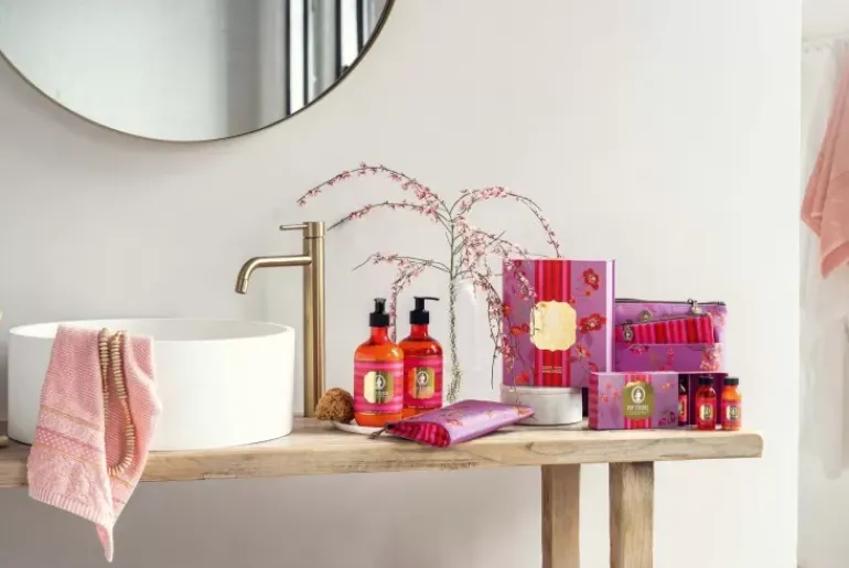 Flaches Necessaire Reisverschluss Kawai Flower Fuchsia