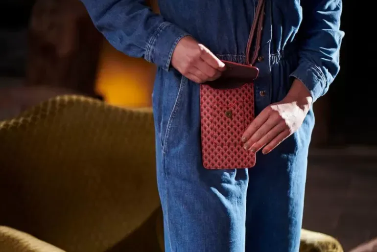 Telefontasche Suki Rosa