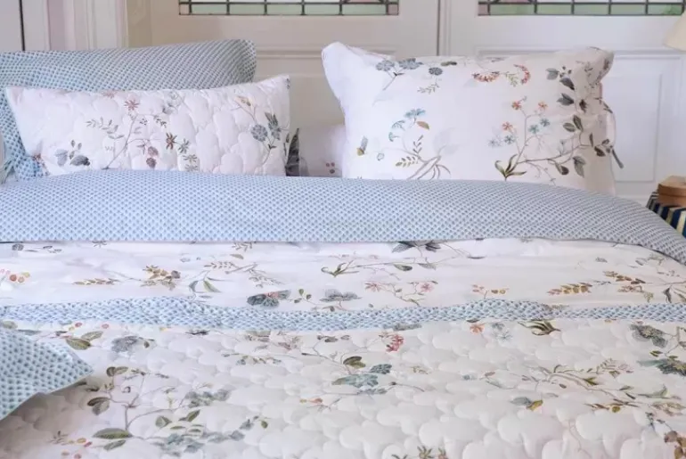 Zierkissen Quilted Kawai Flower Weiss